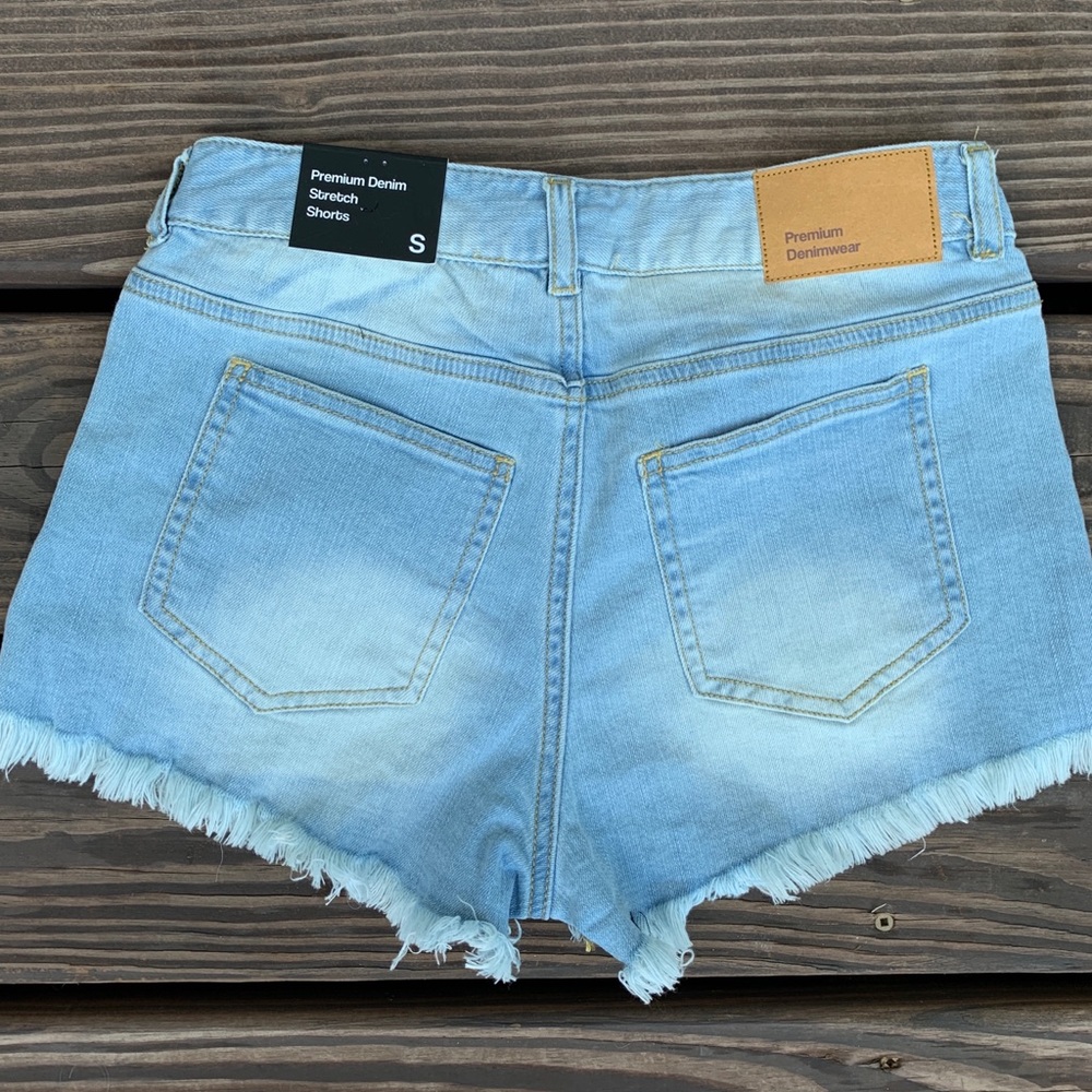 NWT Forever 21 Denim Shorts (SH-0001) - Picture 3 of 10